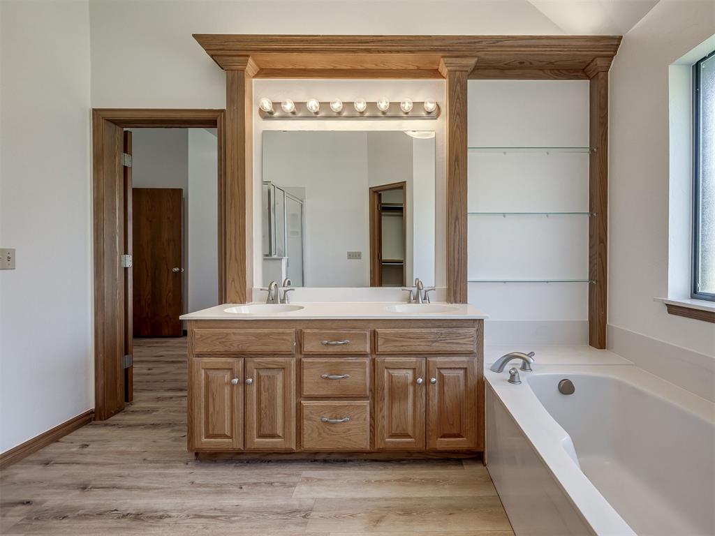 802 Hampton Court Property Photo 22