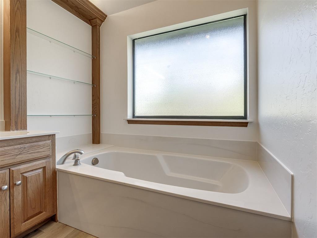 802 Hampton Court Property Photo 23
