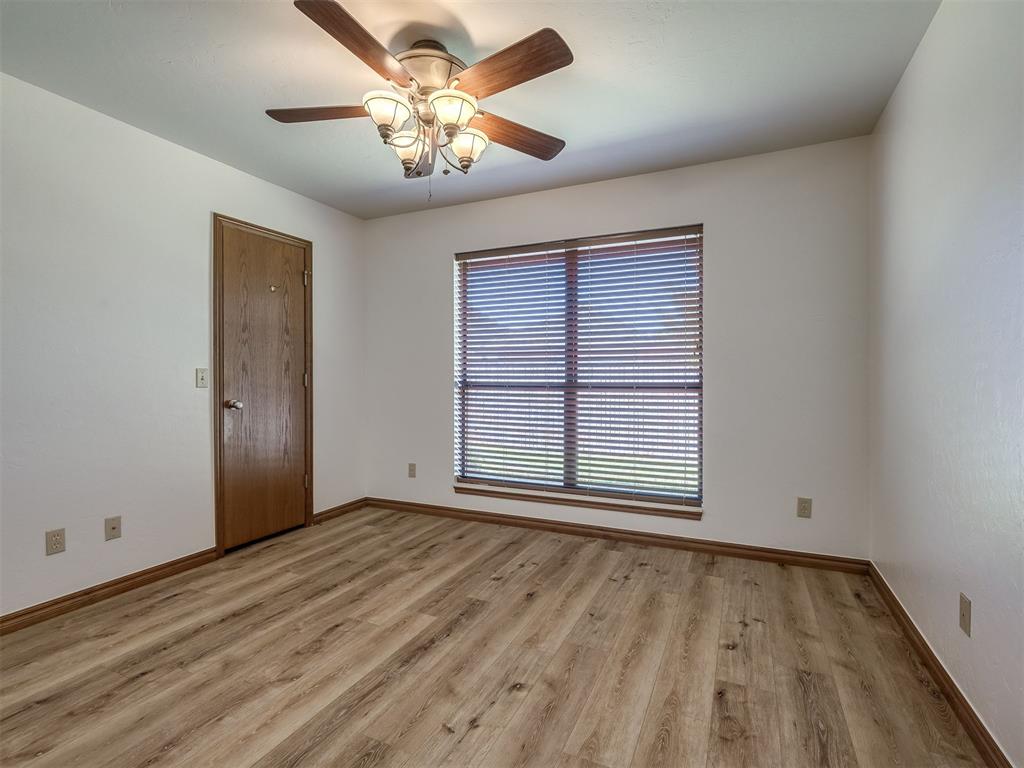 802 Hampton Court Property Photo 28