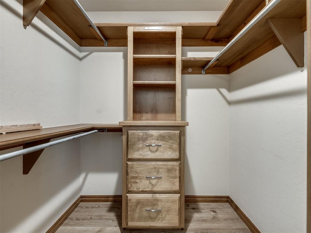 802 Hampton Court Property Photo 30