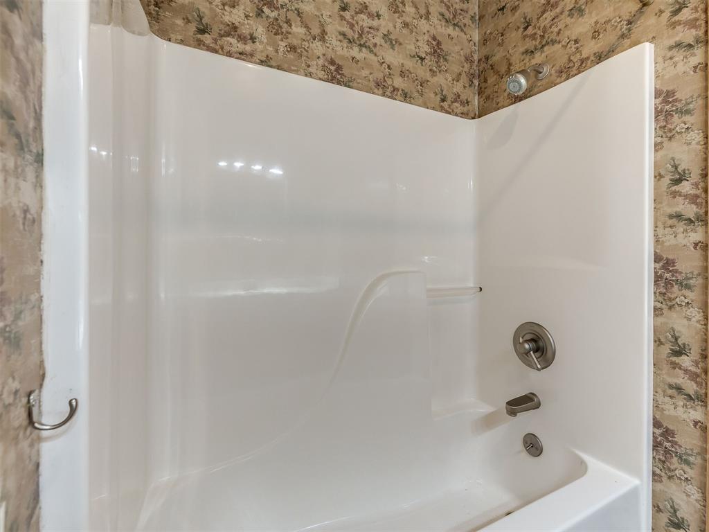 802 Hampton Court Property Photo 32