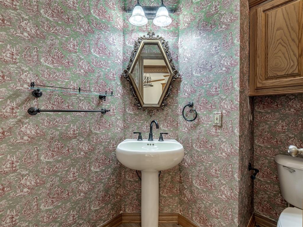 802 Hampton Court Property Photo 37