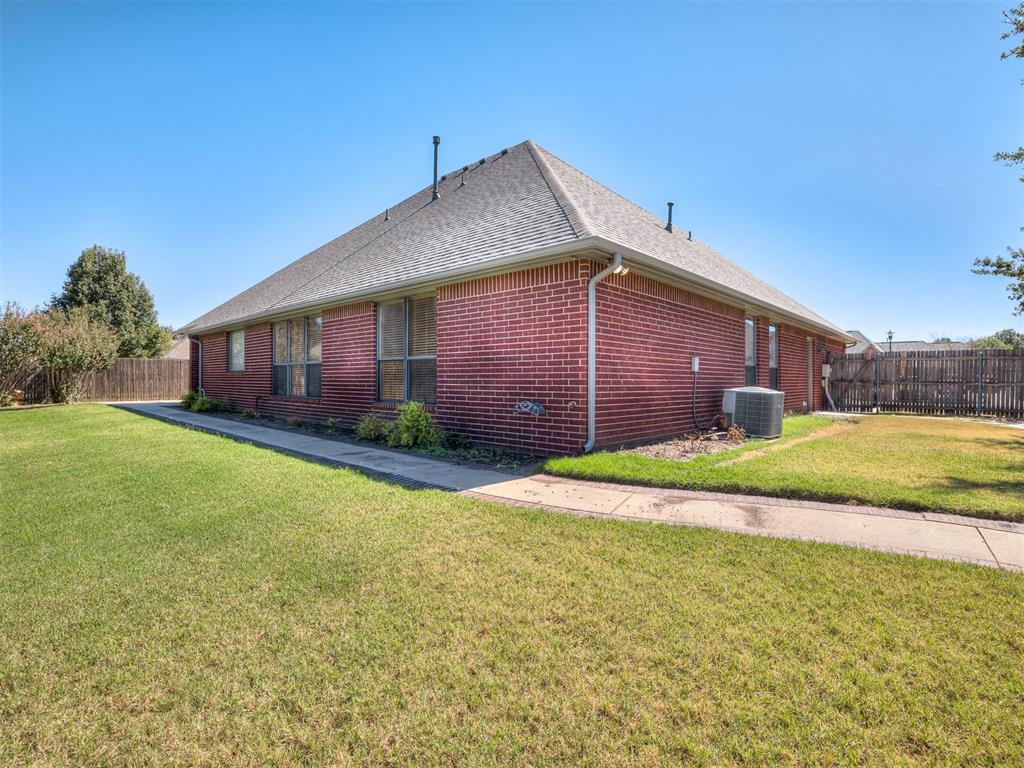 802 Hampton Court Property Photo 42