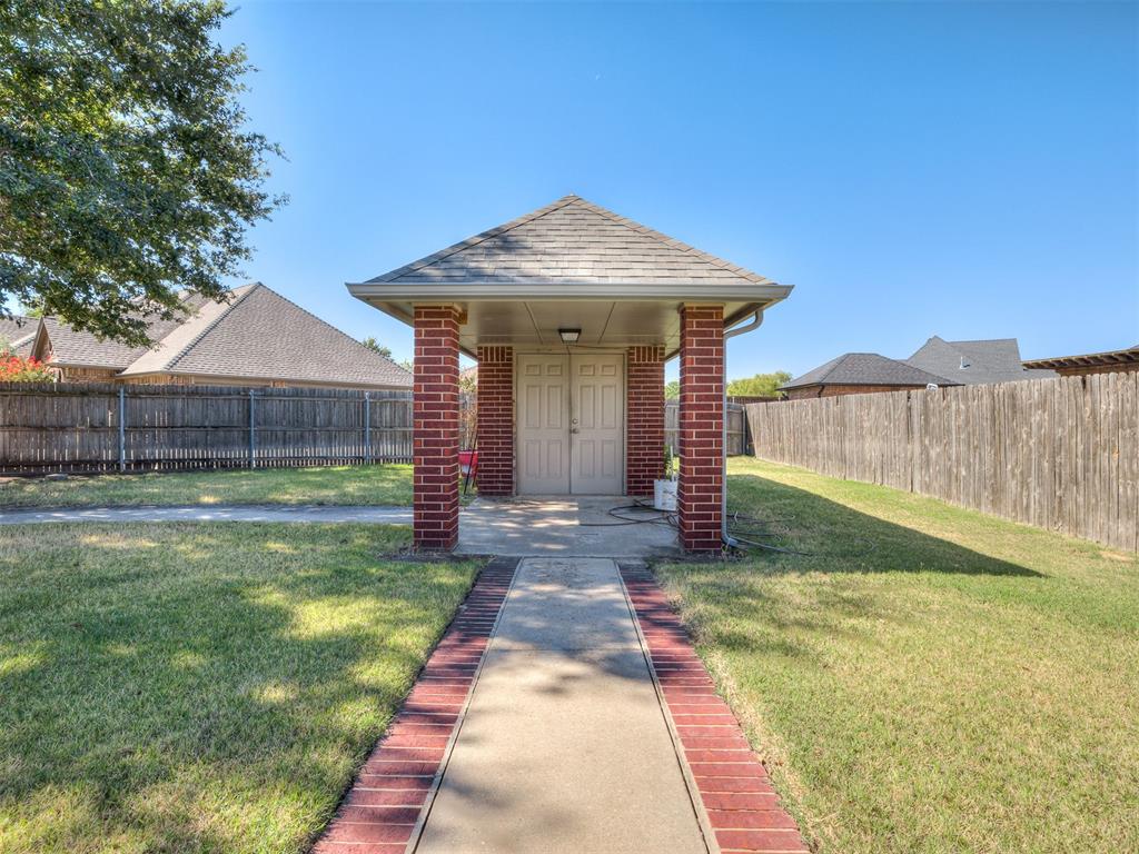 802 Hampton Court Property Photo 43