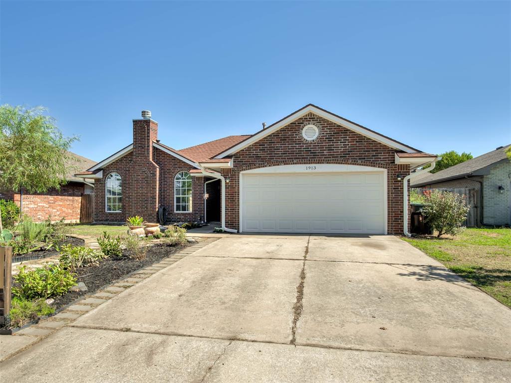 1913 Sunflower Circle Property Photo 1