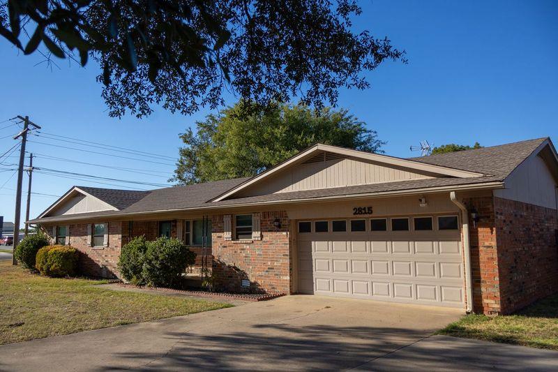 2815 W Beech Avenue Property Photo 2