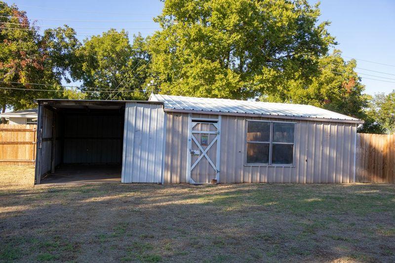 2815 W Beech Avenue Property Photo 28