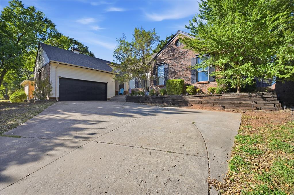 2301 Woodford Way Property Photo 1