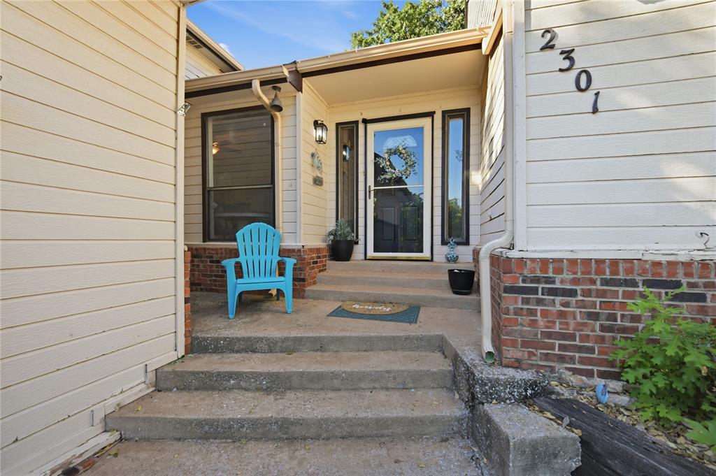 2301 Woodford Way Property Photo 2