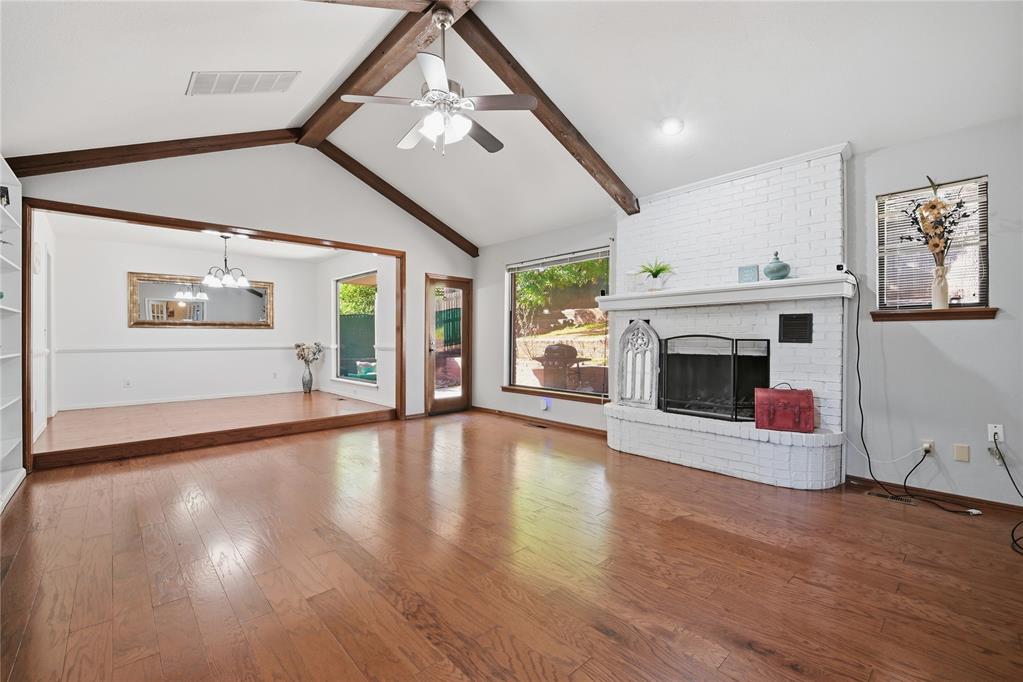 2301 Woodford Way Property Photo 4