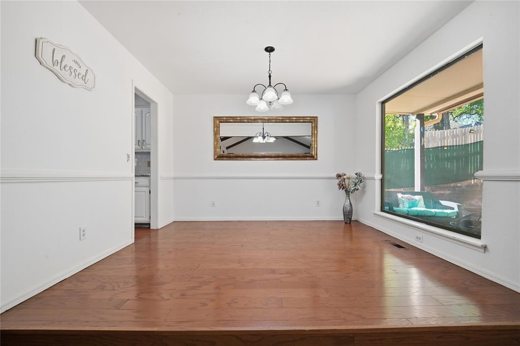2301 Woodford Way Property Photo 6