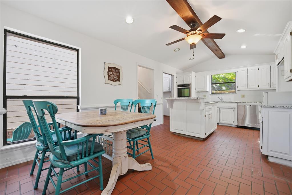2301 Woodford Way Property Photo 10