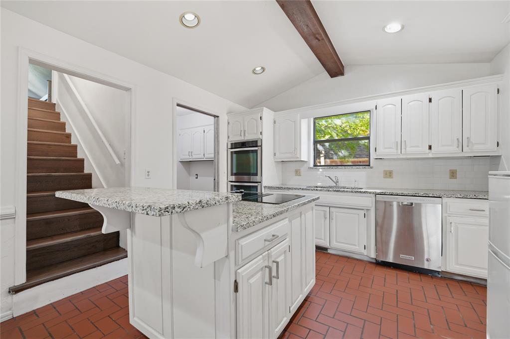 2301 Woodford Way Property Photo 14