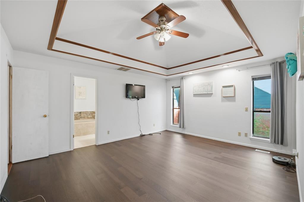 2301 Woodford Way Property Photo 16