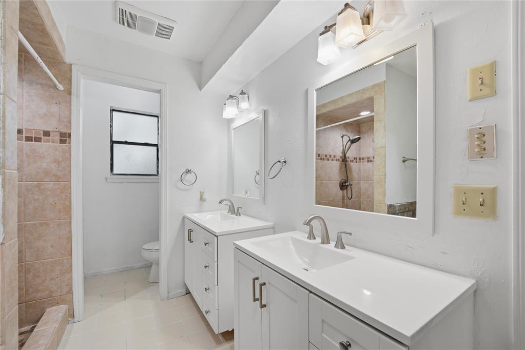 2301 Woodford Way Property Photo 17