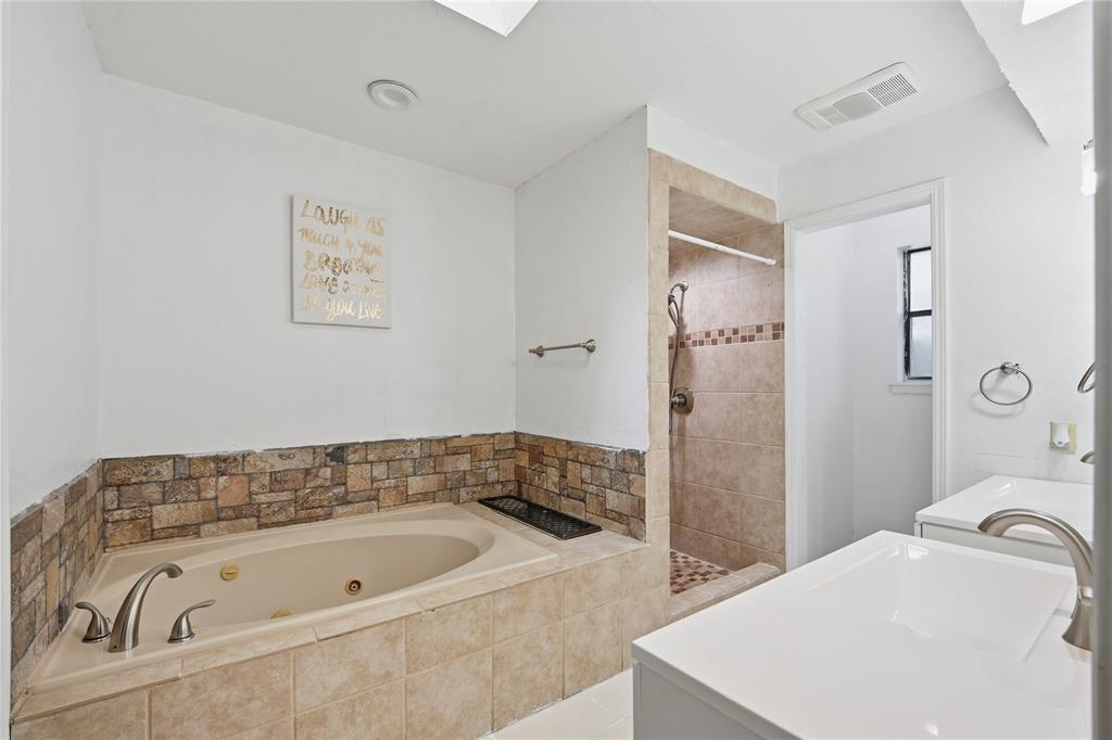 2301 Woodford Way Property Photo 18