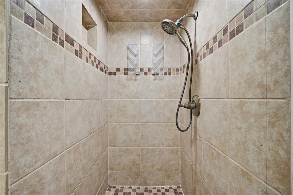 2301 Woodford Way Property Photo 19