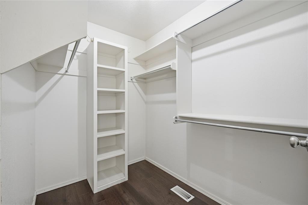 2301 Woodford Way Property Photo 20