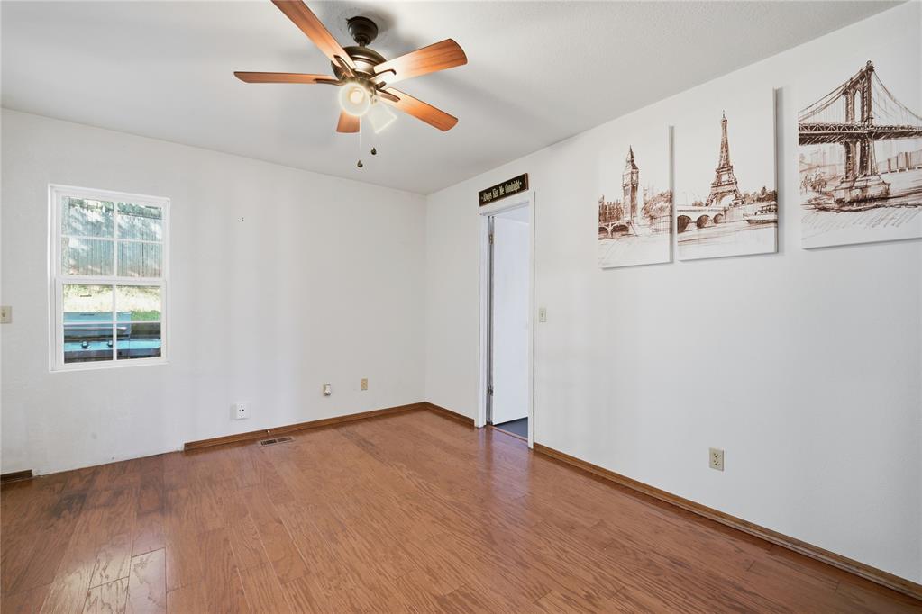 2301 Woodford Way Property Photo 22