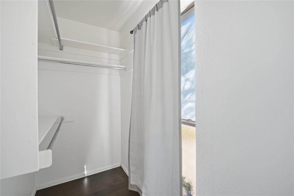 2301 Woodford Way Property Photo 26