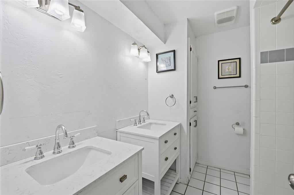 2301 Woodford Way Property Photo 27
