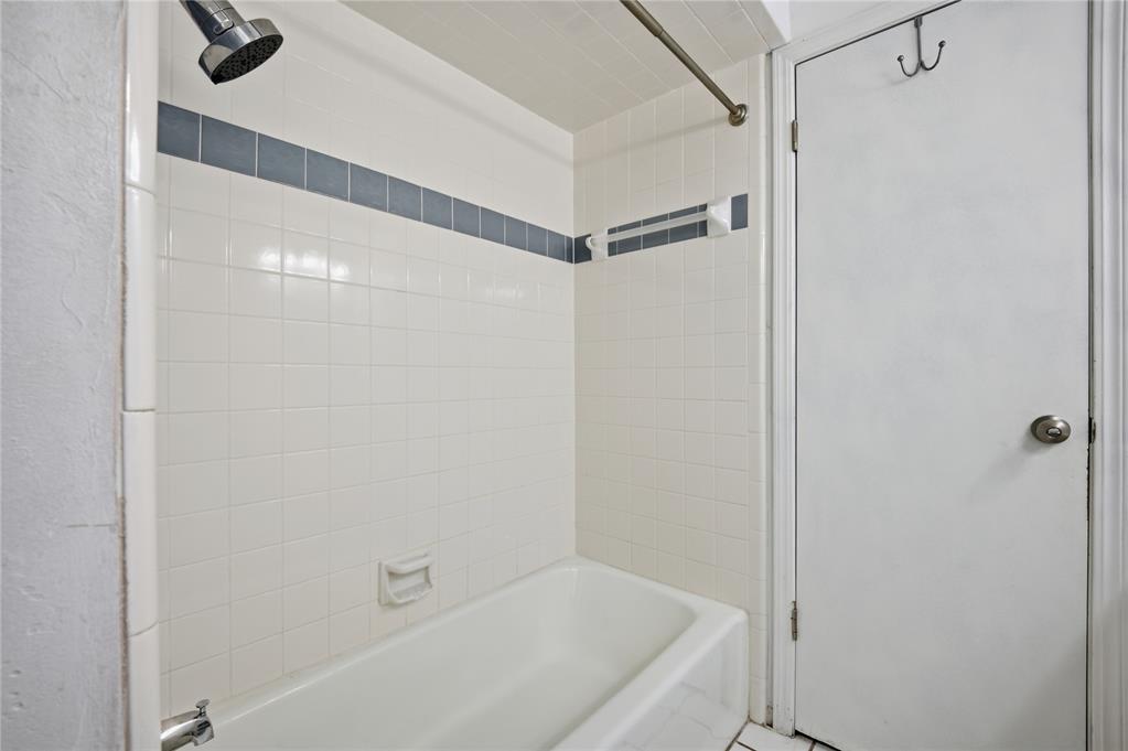 2301 Woodford Way Property Photo 28