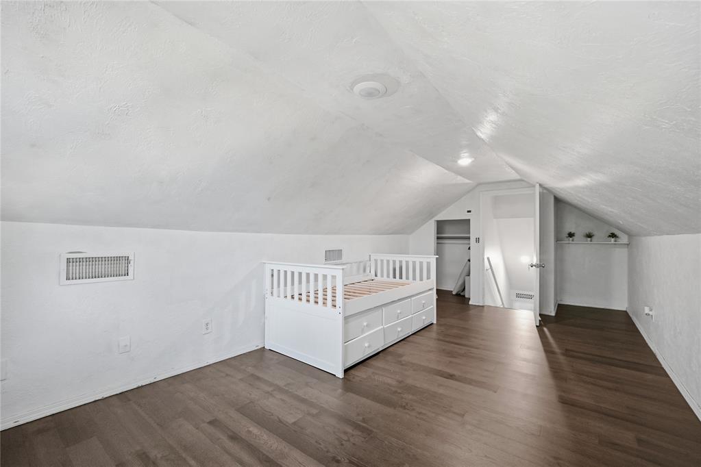 2301 Woodford Way Property Photo 30