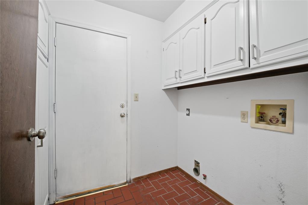 2301 Woodford Way Property Photo 31