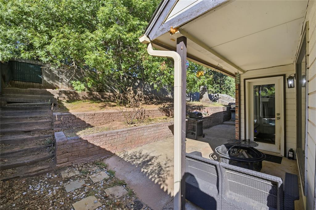 2301 Woodford Way Property Photo 32