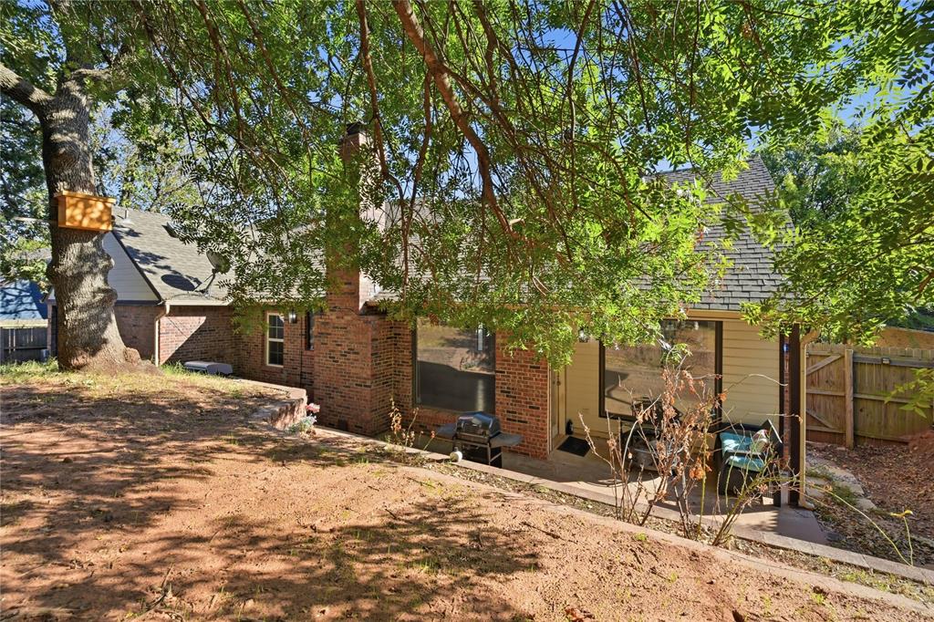 2301 Woodford Way Property Photo 34