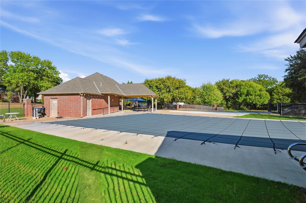 2301 Woodford Way Property Photo 38