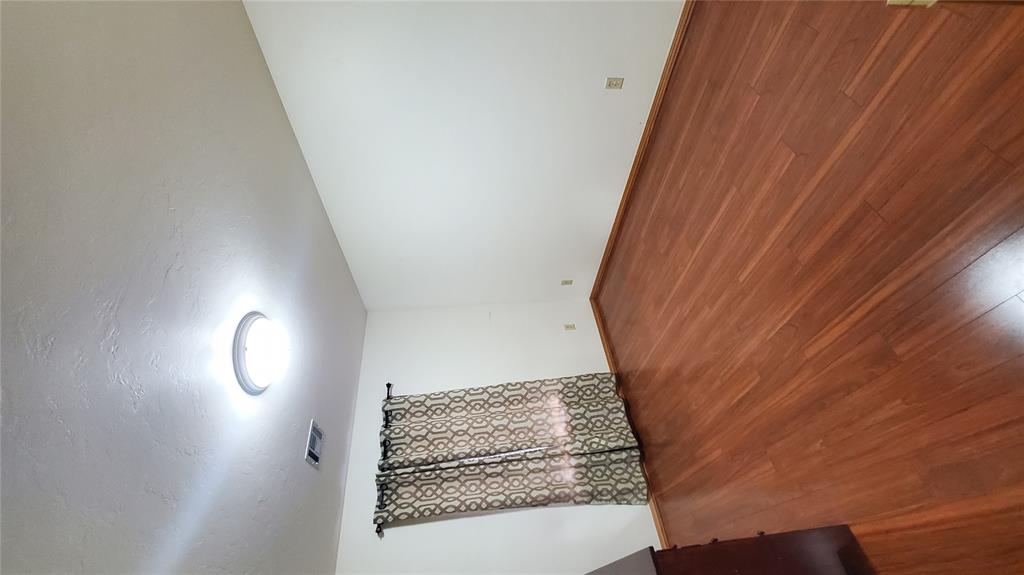 400 Amanda Drive Property Photo 6