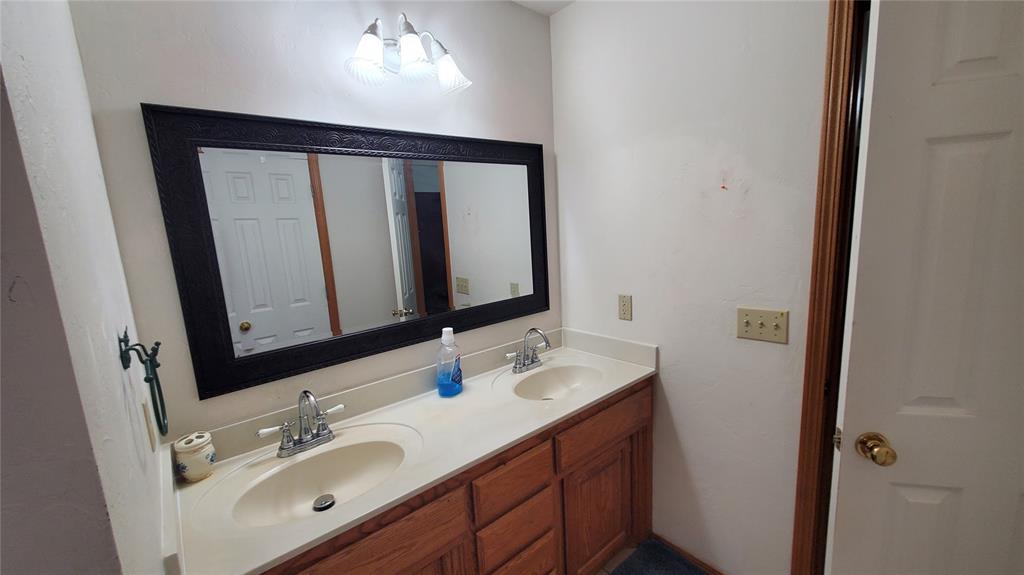400 Amanda Drive Property Photo 9
