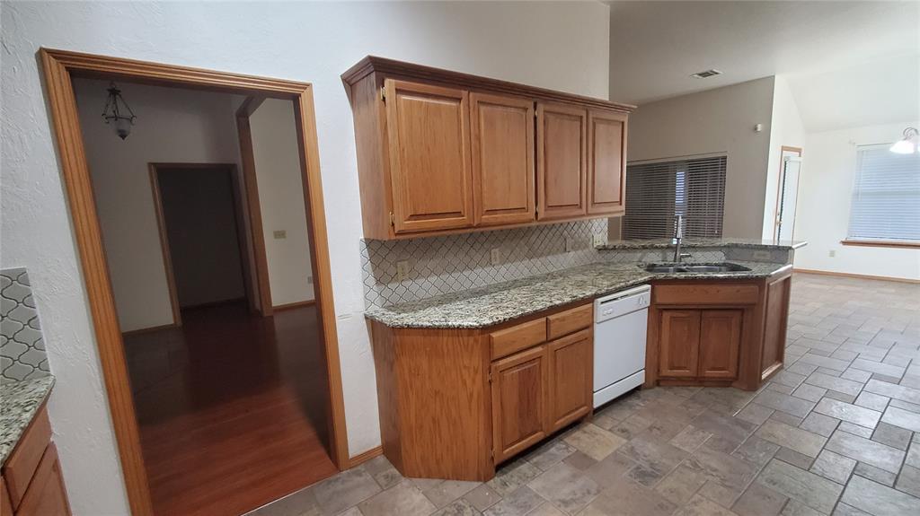 400 Amanda Drive Property Photo 14