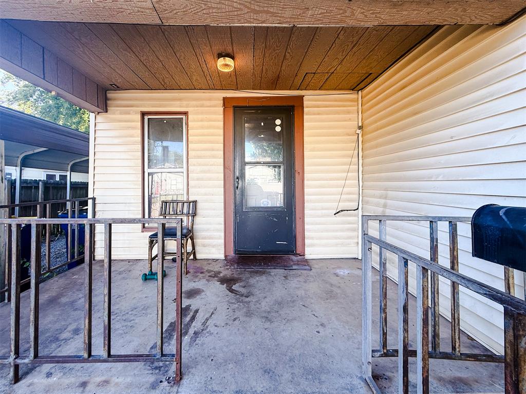 1212 S Husband Street Property Photo 3