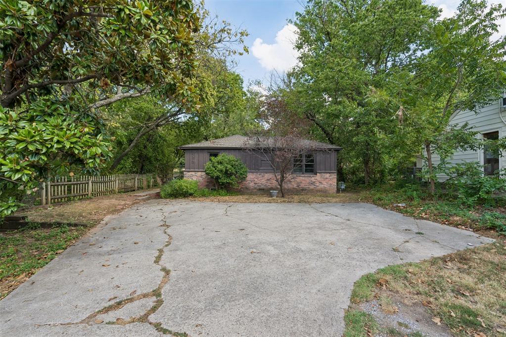 423 S Flood Avenue Property Photo 1