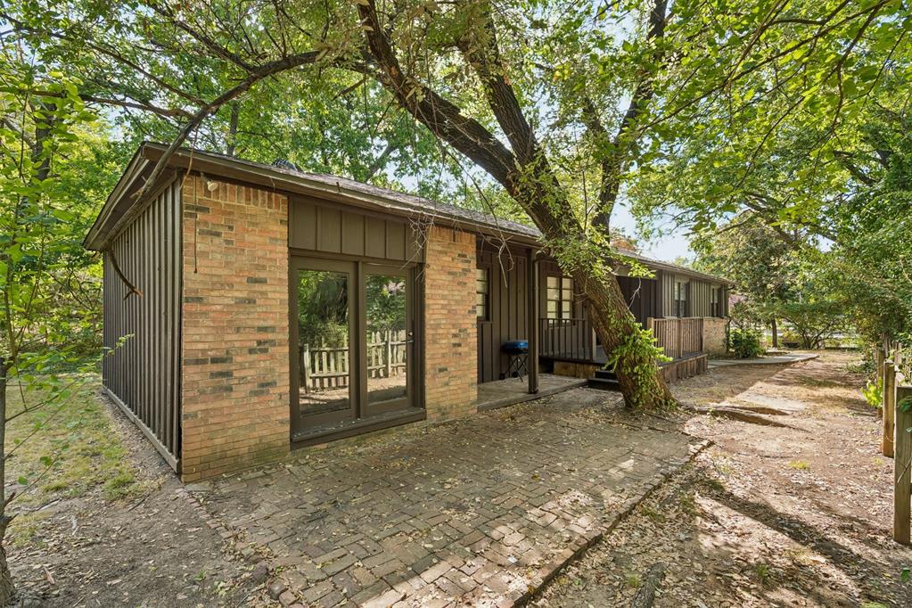 423 S Flood Avenue Property Photo 3