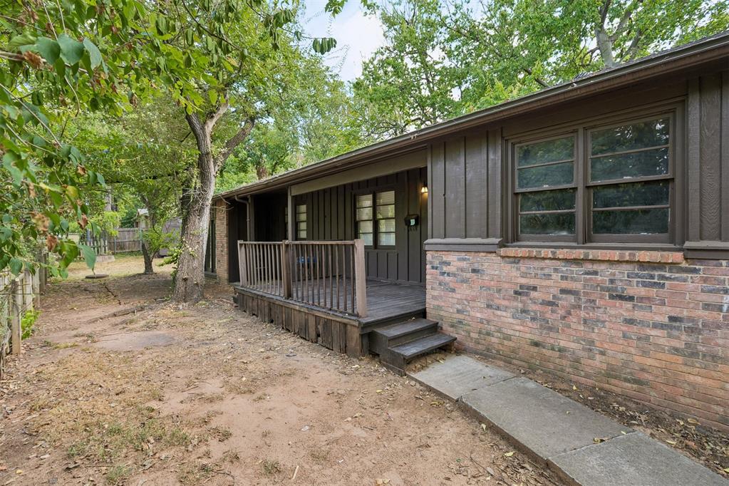 423 S Flood Avenue Property Photo 4