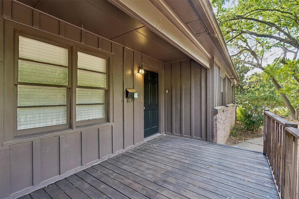 423 S Flood Avenue Property Photo 8