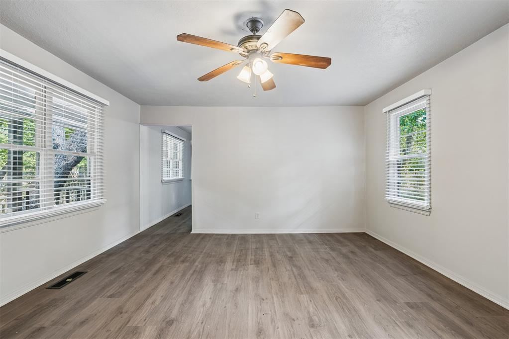 423 S Flood Avenue Property Photo 12