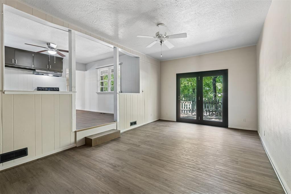 423 S Flood Avenue Property Photo 15