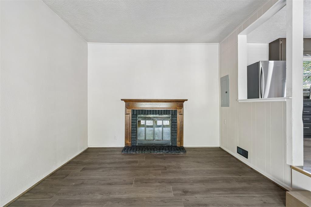 423 S Flood Avenue Property Photo 17