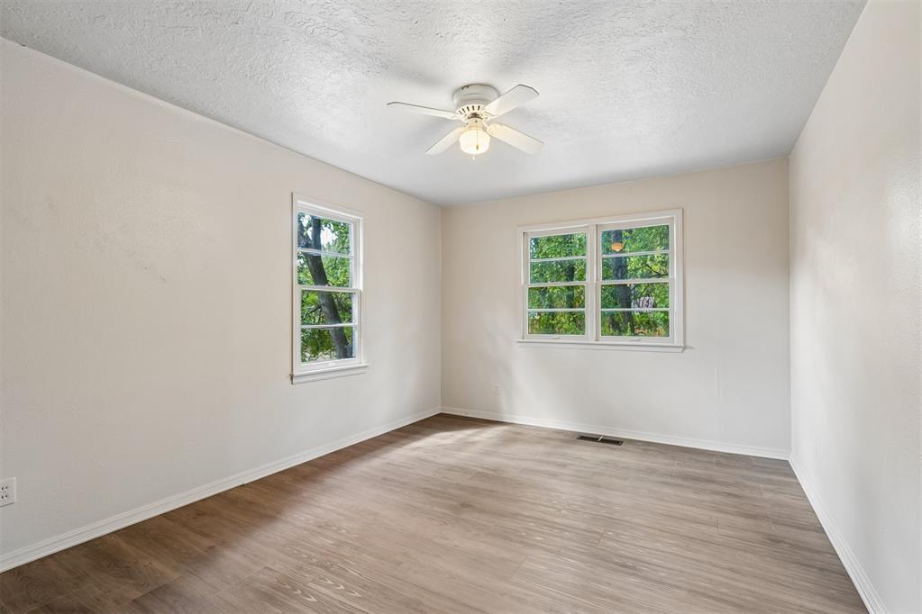423 S Flood Avenue Property Photo 30