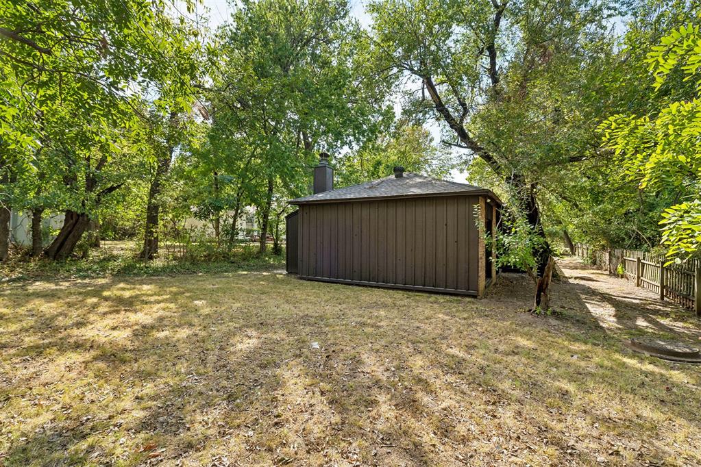 423 S Flood Avenue Property Photo 35