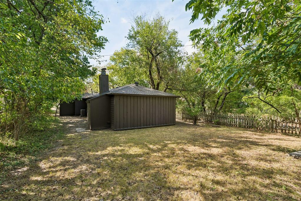 423 S Flood Avenue Property Photo 37