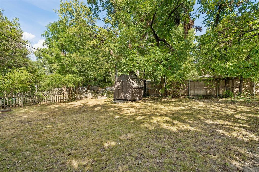 423 S Flood Avenue Property Photo 39