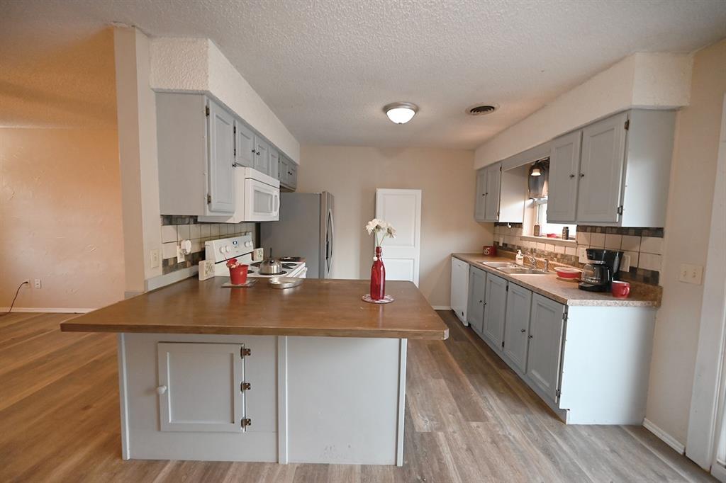 2102 W 24th Avenue Property Photo 4