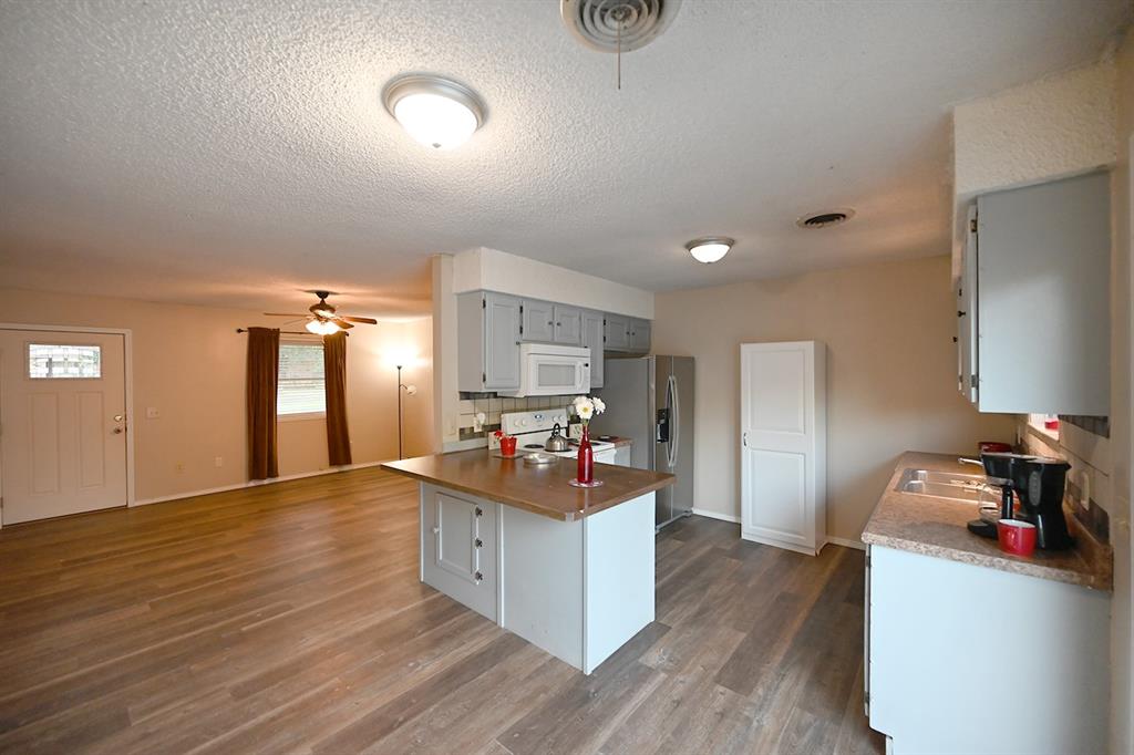 2102 W 24th Avenue Property Photo 5