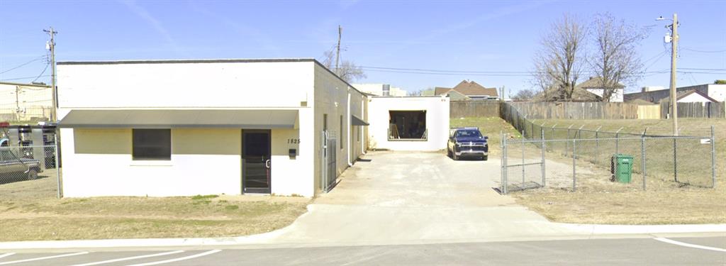 1825 W Main Street Property Photo 1