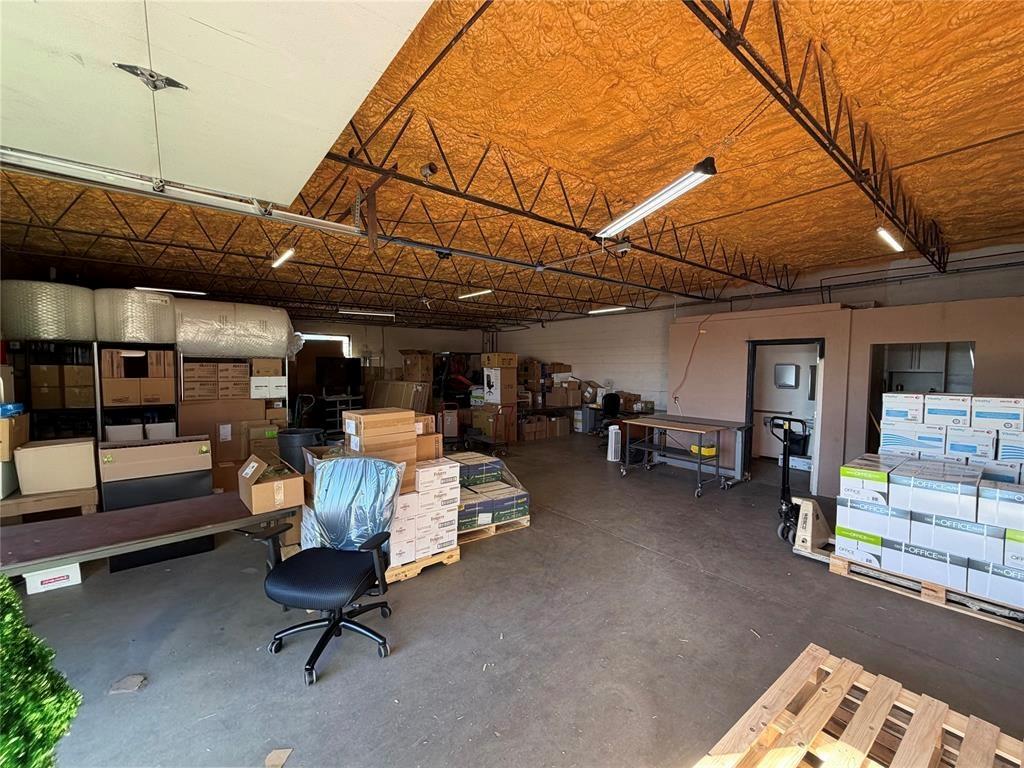 1825 W Main Street Property Photo 14